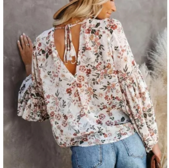 🧡1 LG left Price DROP🧡New Floral flowy wrap top - Picture 2 of 9